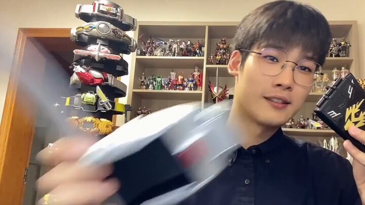 Can one belt transform into two main riders? Unboxing and review of Kamen Rider Ryuki Legendary belt