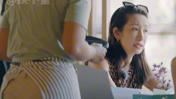 Triệu Chiêu Nghi gọi món thì nguyên liệu được mang lên luôn: “cà ri trắng” hóa ra là tỏi và hành tây