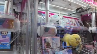 y2mate.com - Winning Tissue Box Claw Machine Akihabara Tokyo_360P