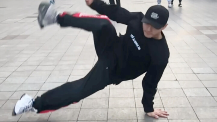 Đưa ra tuyệt chiêu cho bạn xem nào! Biểu diễn nhảy đường phố, bùng nổ thôi!