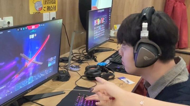 Menantang untuk pergi ke hotel e-sport bersama pacar dan hanya bermain komputer