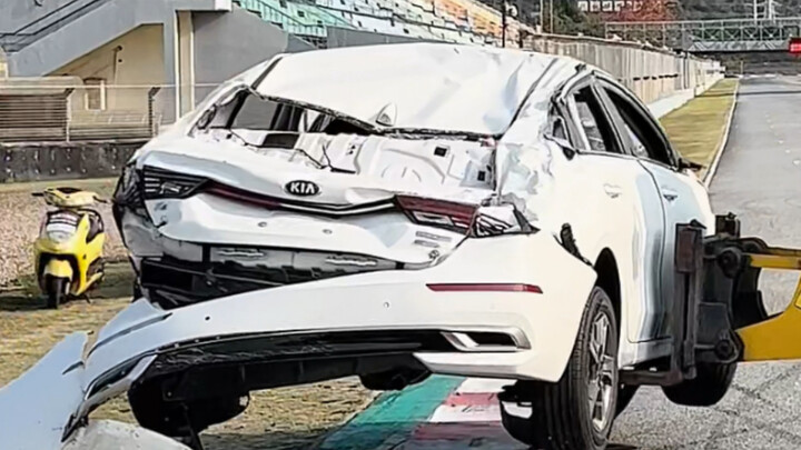 Analisis Kecelakaan Viral di Internet: Sista-sista, pria yang pakai AMG itu jangan dikejar!!!