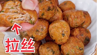 ด้านนอกกรอบ ด้านในนุ่ม เส้นใยเชื่อมติดกัน เมื่อดึงลูกชิ้นหัวไชเท้าลูกนี้ออกมามันช่างฟินเหลือเกิน...