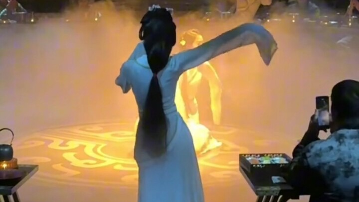 النجاح ليس أن تمتلك المال أولاً، بل أن تتحلى بالشجاعة أولاً. من لا يجرؤ على خوض أي تجربة محكوم عليه 