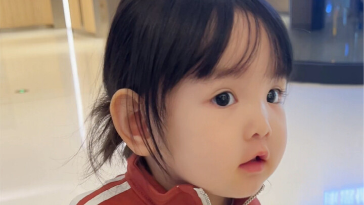 Sudah bisa tebak apa yang dia bilang? Si pembawa obrolan imut ini～
