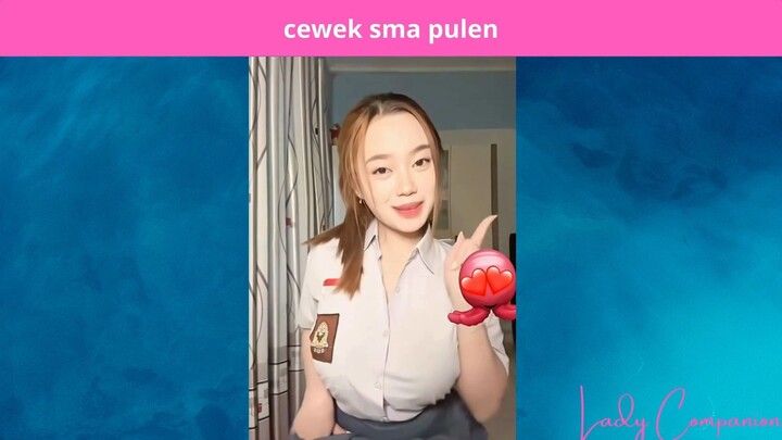 Tetep fokus sama baju sekolah kalau yang lain gk fokuskan!