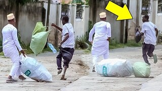 JINI AKIMBIZA WATU MTAANI | DEMON PRANK | ENGLISH SUBTITLE