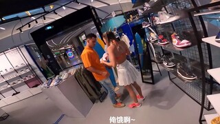 店员沉迷聊天，男子进店不到5秒就顺利得手
