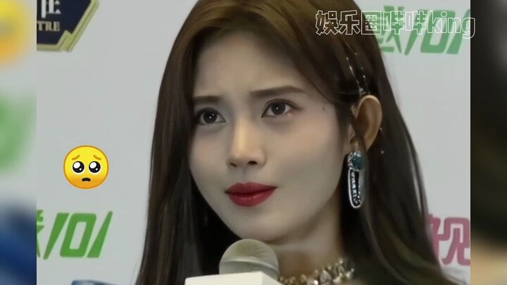 Nada bicaranya lucu banget—buah blueberry kecil ini langsung kusantap sekaligus!