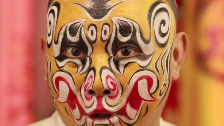 Si Xianwei – Elegant Charm of the Opera: Photography of Peking Opera – The Tiger of the Chinese Zodi