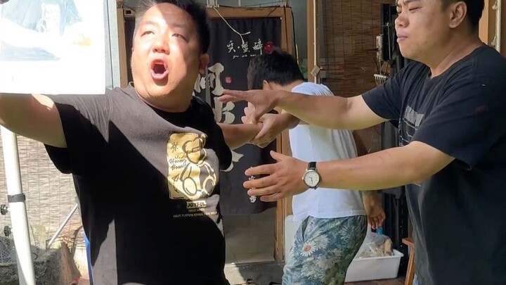 Tantangan Tukar Selembar Kertas dengan Makanan Laut