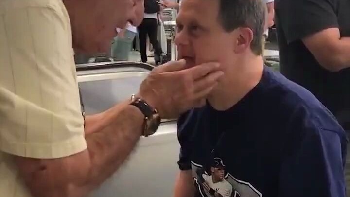 Con trai mắc hội chứng Down ngoài 50 tuổi gặp lại người cha đã 80 tuổi: Dù lớn đến đâu cũng vẫn là c