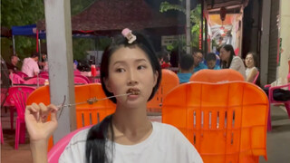 以后就让女朋友这样给你掰玉米