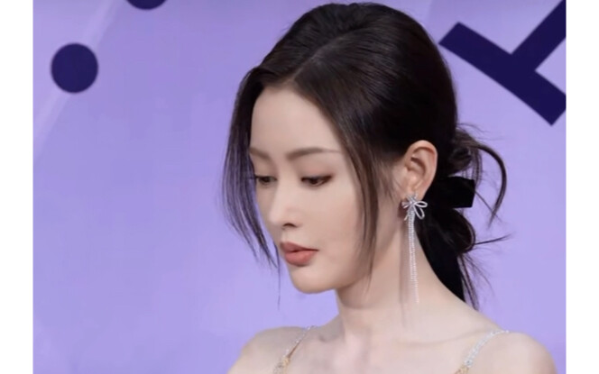 Đúng là nữ minh tinh mà… Tư thế này đỉnh thật đấy…