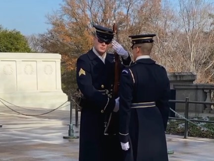 สุสานอาร์ลิงตัน สหรัฐอเมริกา ทหารเปลี่ยนเวรเฝ้า