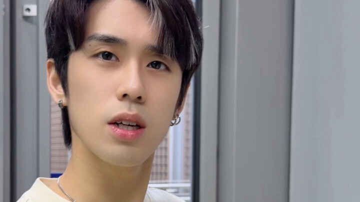 When a pretentious Hong Kong guy comes to mainland China to play basketball, it’s like…