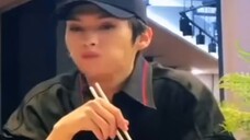 IN: Wuwuwu, bukankah maknae berada di atas?