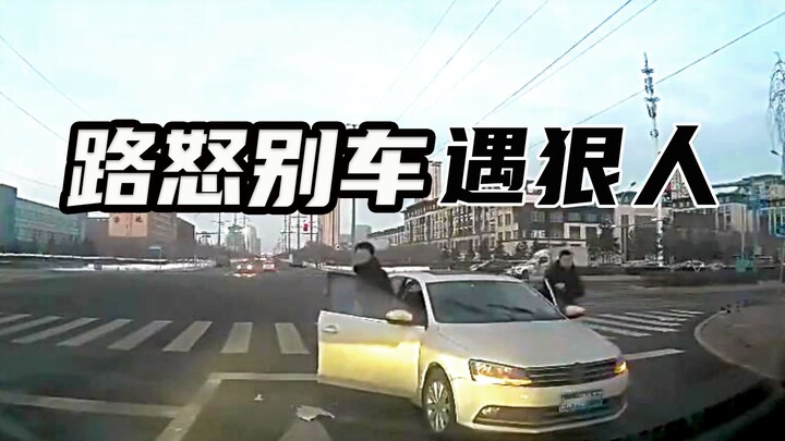 غضب الطريق يصطدم بشخص قاسٍ: وقفة توقف أمريكية صارمة!