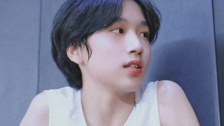 He’s probably the male idol in C-pop who best embodies Hong Kong style! He just exudes an incredible