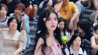 تم تصوير منو من منظور آخر بواسطة أخت مارة