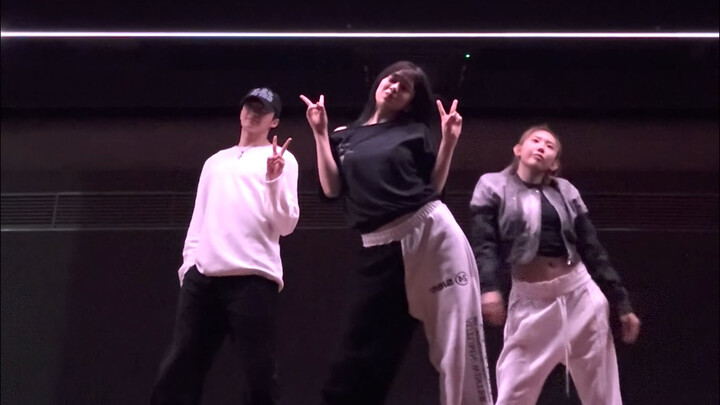 [An Yujin] 𝘑𝘐𝘕𝘕𝘠 𝘑𝘐𝘕𝘕𝘠 𝘑𝘐𝘕𝘕𝘠 𝘠𝘜𝘑𝘐𝘕𝘕𝘕𝘺 | 250328 TikTok update like Jennie's cover dance