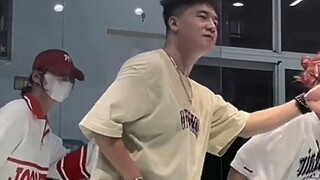 การร้องและการเต้นที่ยากที่สุดในโลก ฉันต้องแยกมันออกเป็นช่วงสูงและช่วงต่ำ