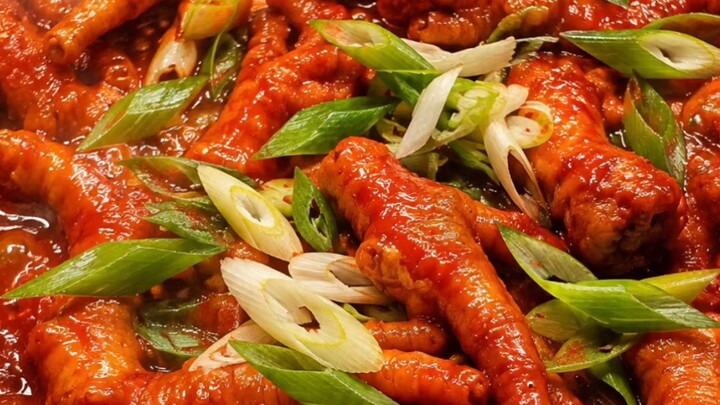 เผ็ดจนตาเป็นประกายไฟ 🔥👀 ทักบัล อร่อยเกินห้ามใจ 😂🌶️辣到眼睛都冒火🔥👀 韩式辣鸡爪，好吃到根本停不下来！😂🌶️