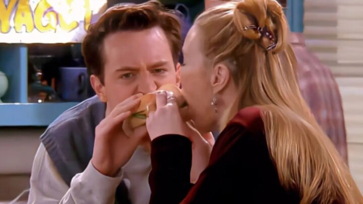 [Friends | Career Pro X Quirky Girl] “There’s a Phoebe growing on my sandwich!”
