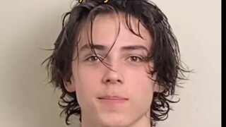 Come on, handsome guys, get your hair parted in the middle