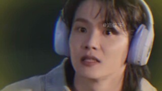 Chẳng trách Chu Diên Thần hiểu lầm, Thẩm Nguyệt cũng theo kịp từng cử động môi.
