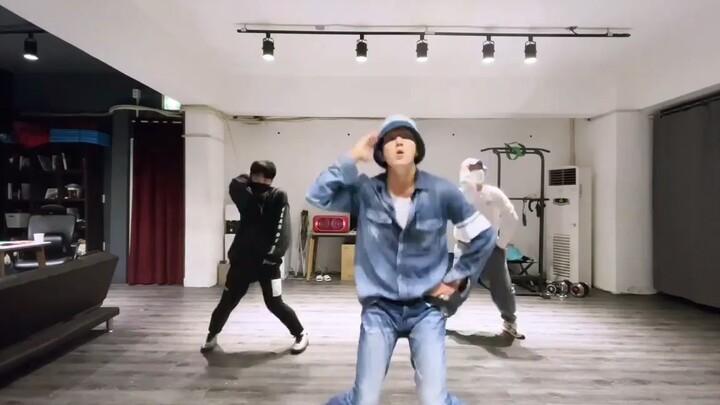 Lee Joon-gi's That That dance cover (the final freestyle...)