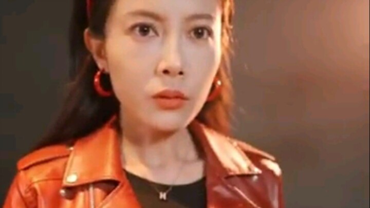 169. Retail manager time-travels to '90s Northeast. Watch this fierce wife flip her fat.