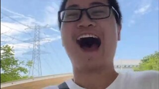 Itu terlalu sulit. Yang pertama diusir dari ruang pemeriksaan. Sekelompok orang menatapku dengan ane
