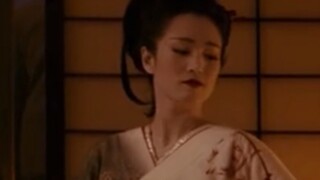 单凭《艺伎回忆录》里扔扇子这三秒镜头，就被巩俐的气场狠狠碾压了！