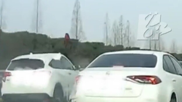 Hệ thống dẫn đường nhắc nhở tôi rằng "có một chiếc xe đang phanh gấp ở phía trước" và một tai nạn đã