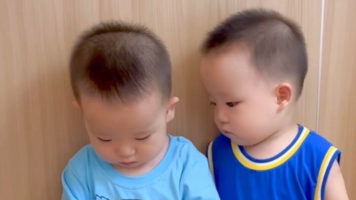 Mereka kembar, tetapi kepribadian mereka sangat berbeda.