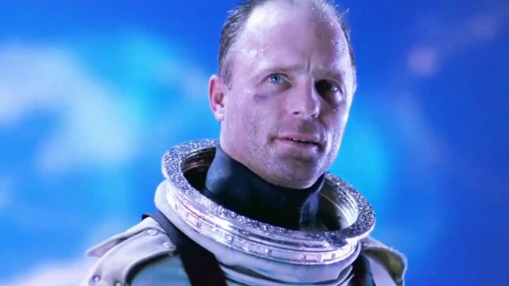 A man dived 20,000 meters to the bottom of the ocean to cut the detonation cord of a nuclear bomb