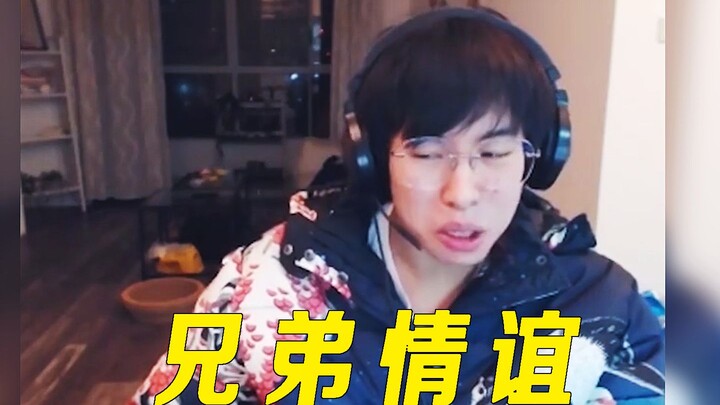 Streamer triệu view giúp em trai gia nhập đội tuyển chuyên nghiệp, vậy mà em trai lại giả vờ không b