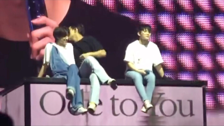 【الرقص】ما الفرق بين هذا وبين القيام به على المسرح🥵🥵🥵 (لا يمكن للكلاب إلا أن تتشبث بأصحابها😍)