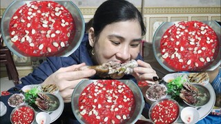 thôn nữ miền quê ăn tiết canh chó,tỏi chó.
