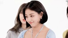 Ôm măng đáng thương, sao lại bị mấy chị bắt nạt nhỉ?