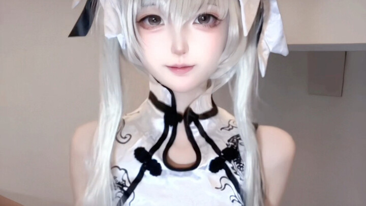 كوب شاي قديم يطفو ويغوص~