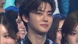 [Luo Jaemin] A man in the middle of the crowd muttered: Ah, I have turned one year older again, I do