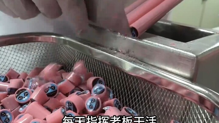 Karyawan paling sombong di pabrik permen, setiap hari memerintah bos untuk bekerja, tapi penghasilan