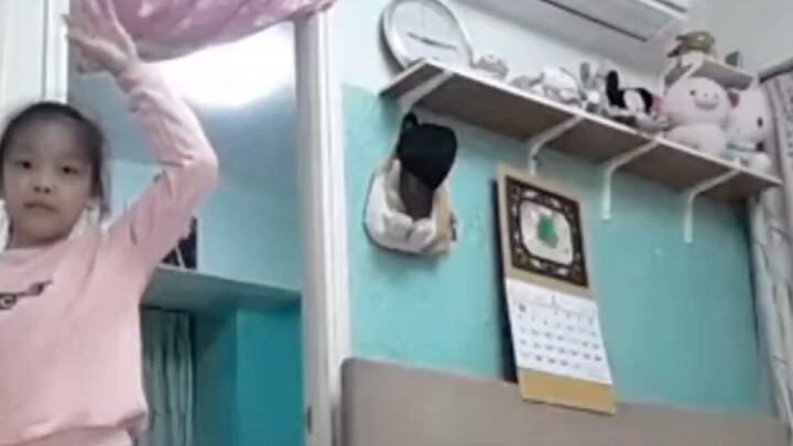 Tidak sengaja menemukan lagu Bawang Menari yang ditarikan oleh siswa kelas 3 SD