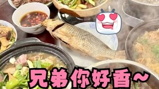 [Mu Wei] Aku benar-benar patah hati saat melihat "ikan mas rumput" di atas meja saat makan malam Tah