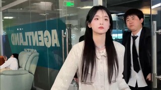 完了，他冲我来的