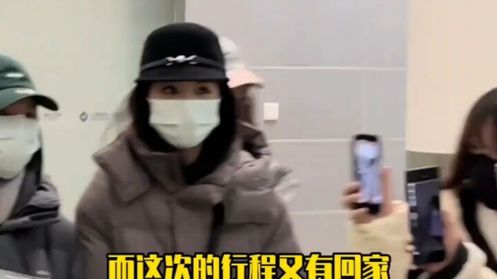 Lu Yuxiao was so stressed at the airport that she even gagged; seeing her precious daughter squeezed