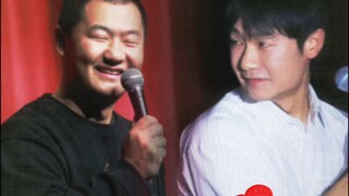 Aku memberimu bunga merah kecil yang mekar di cabang-cabang barumu