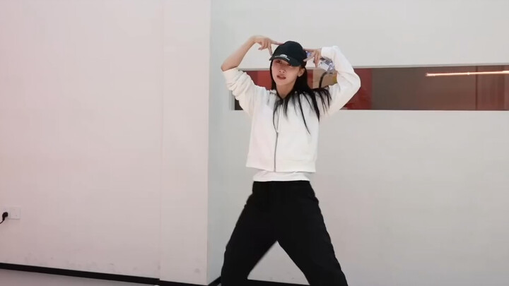 He Xuanlin whyohwhy Studio Behind-the-Scenes